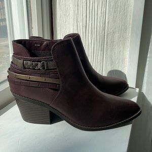Burgundy Western ankle wrap boot